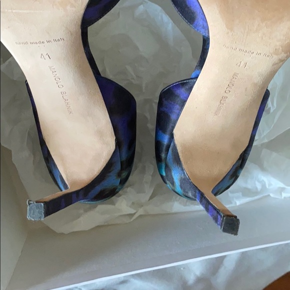 Manolo Blahnik Leopard Fabric Pump - Picture 9 of 16